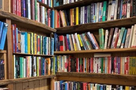 Grand choix de livres pour enfant de seconde main